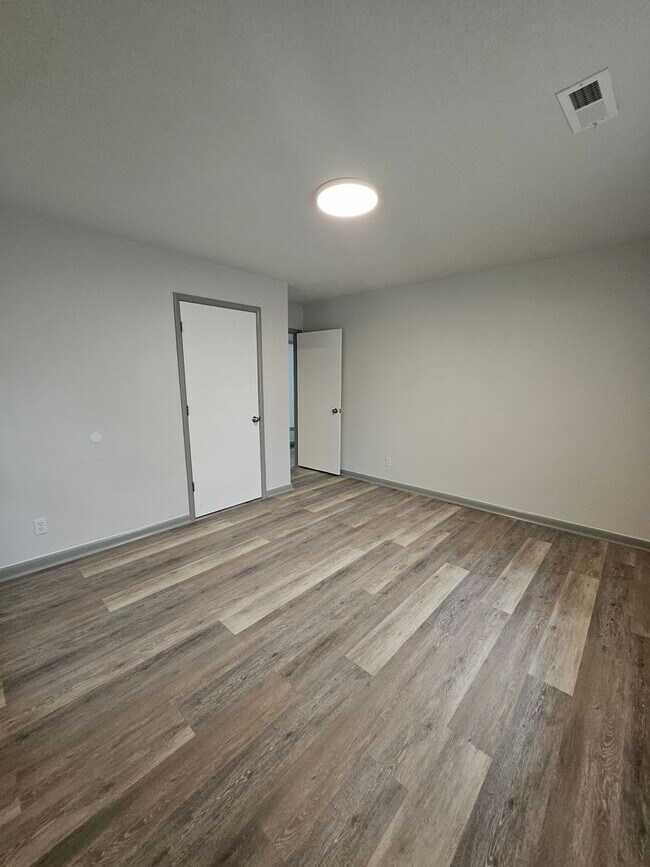 Building Photo - For Rent – Beautifully Remodeled Home in E...