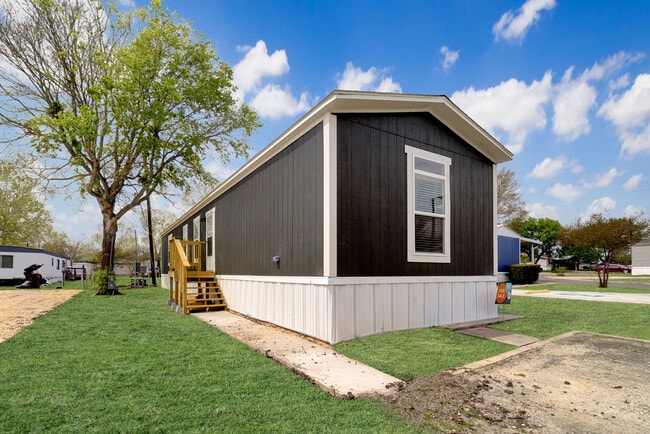 Building Photo - 750 Silent Valley Rd