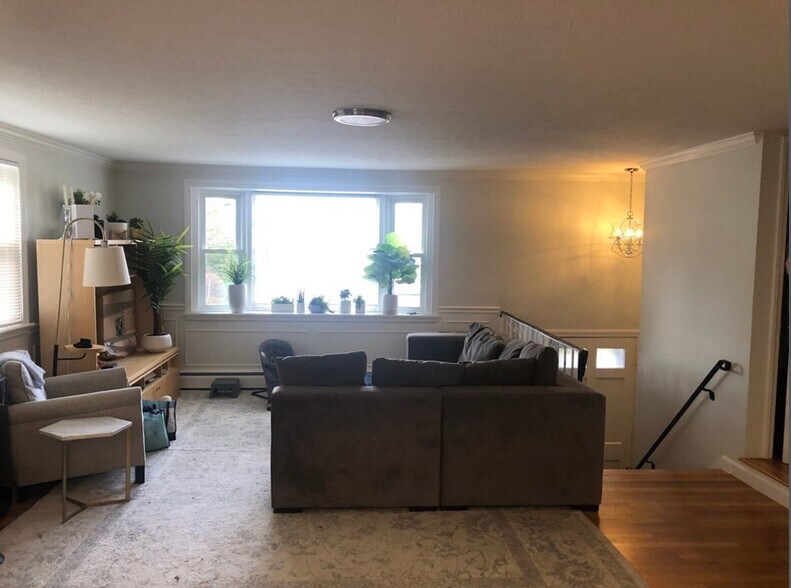 Building Photo - 117 Cowing St