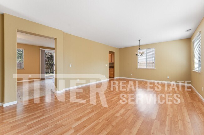 Building Photo - 35 Sabre Ct