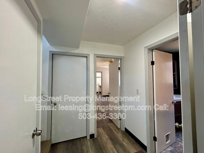 Building Photo - 794 SW Orchard Pl