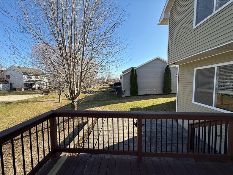 Building Photo - 495 SE Sagewood Cir