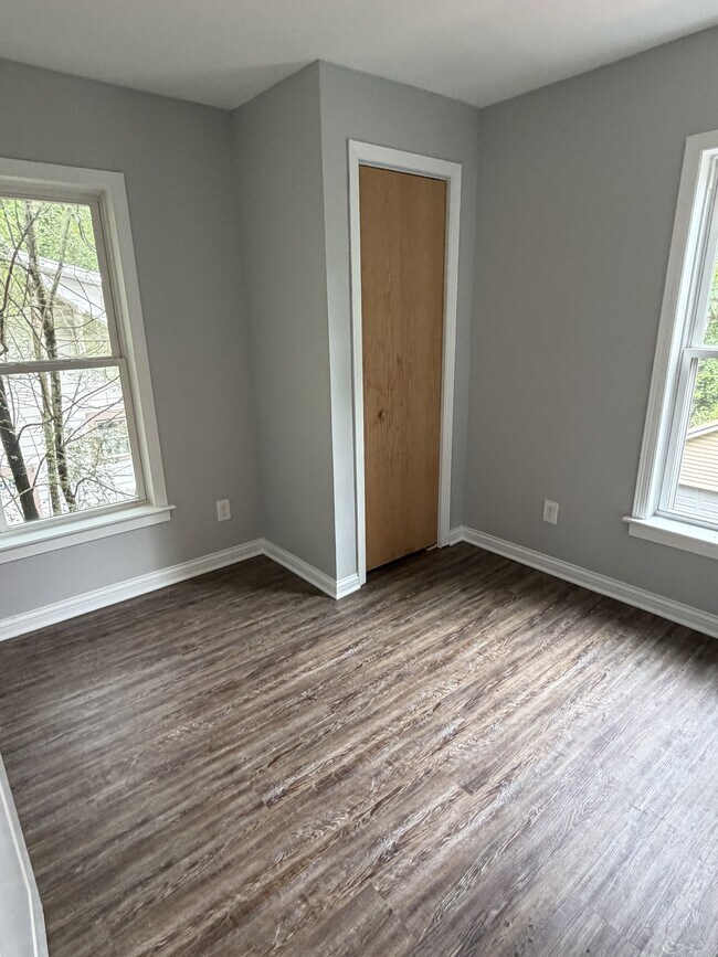 Building Photo - 1069 Ackley St