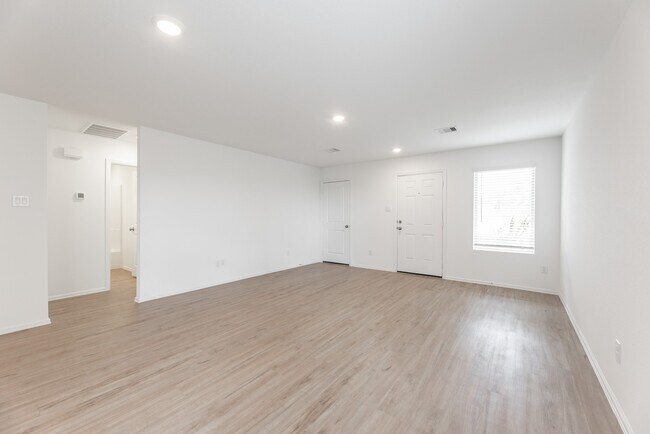 Building Photo - 26811 Paloma Blanca Dr