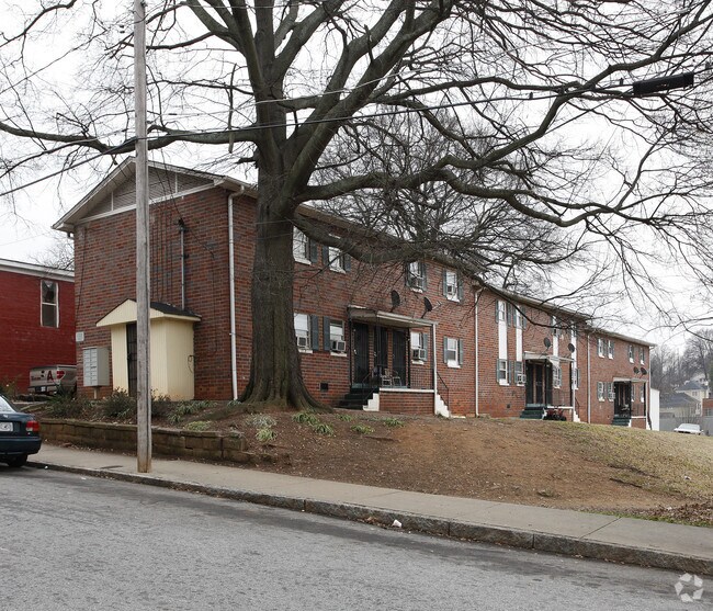 Primary Photo - Experience Stylish Urban Living in the hea...