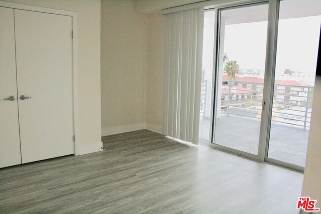 Building Photo - 1241 5th St