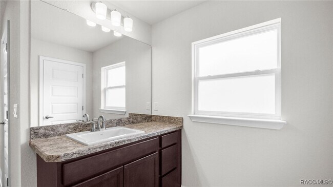 Building Photo - 23 Lone Pine St