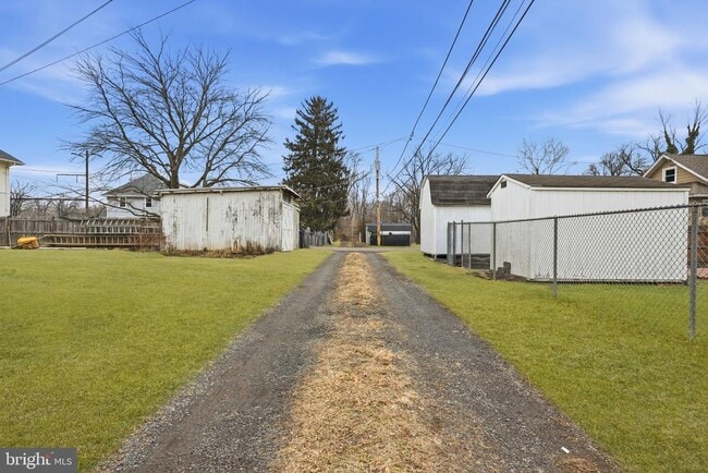 Building Photo - 7803 Monroe Ave