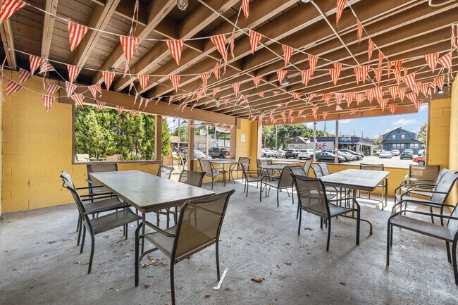 Building Photo - 5520 W Vliet St