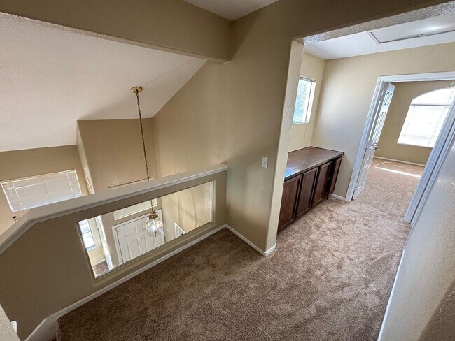 Building Photo - Gorgeous 4Bed/2Bath Home located in Sunris...