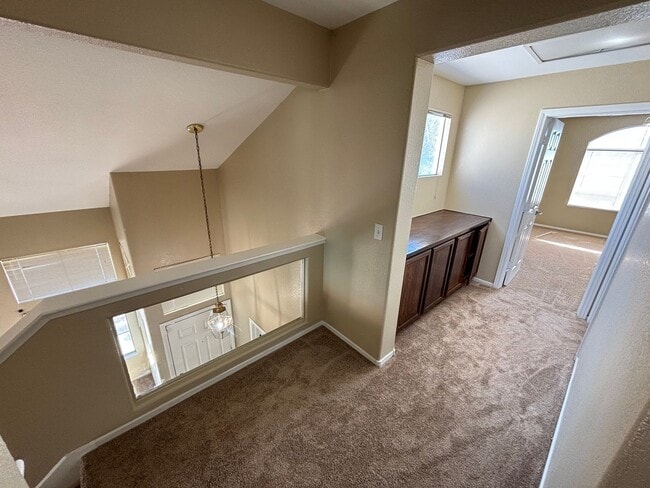 Building Photo - Gorgeous 5Bed/2Bath Home located in Sunris...