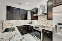 Building Photo - 406 NW 25th Ave