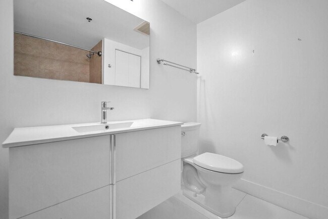 Building Photo - 2641 N Flamingo Rd