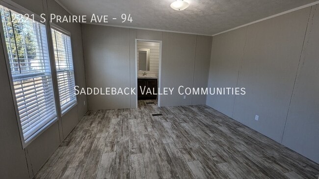 Building Photo - 2221 S Prairie Ave