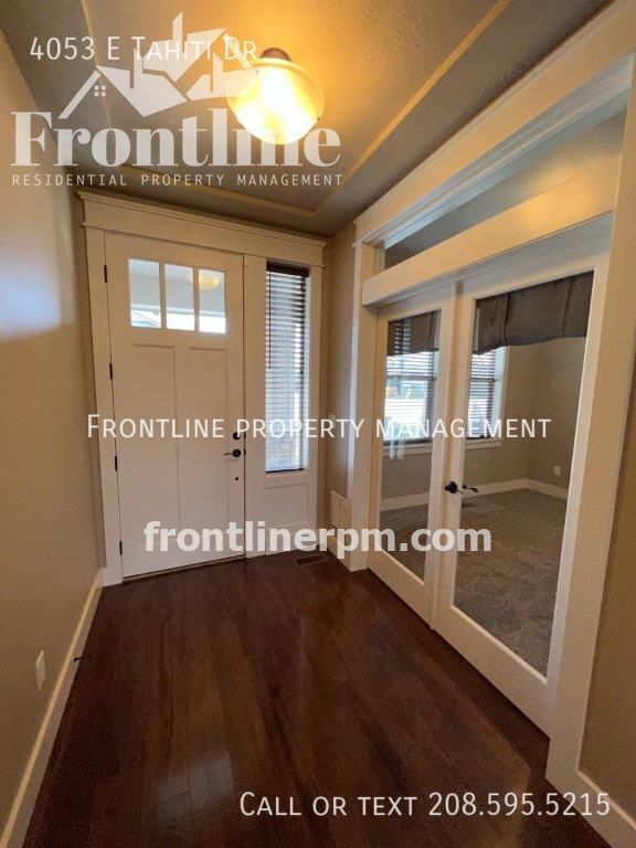 Building Photo - 4053 E Tahiti Dr