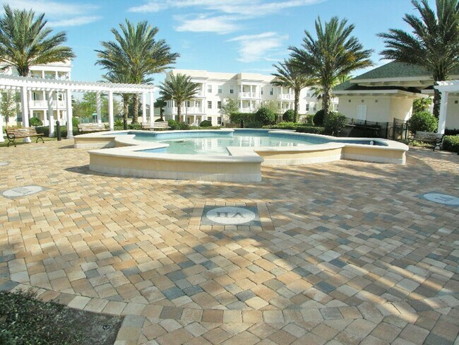 Building Photo - Lovely 3/2 Luxury Condo In Reunion