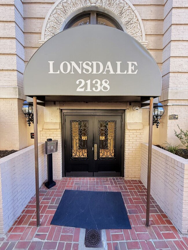 Building Photo - 2 Level, 2 Bedroom Hidden Gem in Dupont!