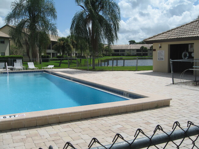 Building Photo - 305 Mission Trail W