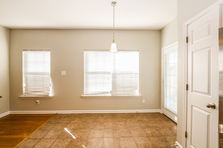 Building Photo - 9934 White Poplar Dr