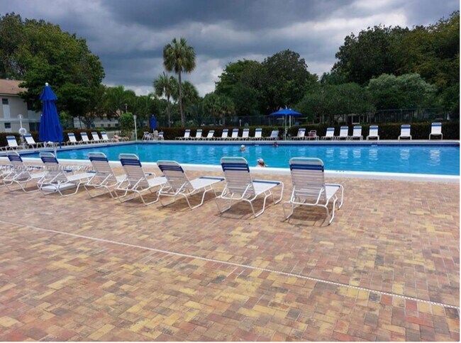 Building Photo - 612 Gardens Dr