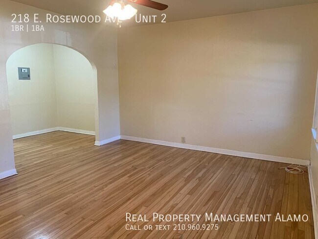 Building Photo - 218 E Rosewood Ave