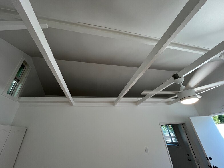 Building Photo - 4833 Cartwright Ave