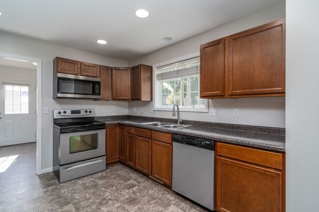Building Photo - 4 Bedroom, 3 Bathroom Single Family Home