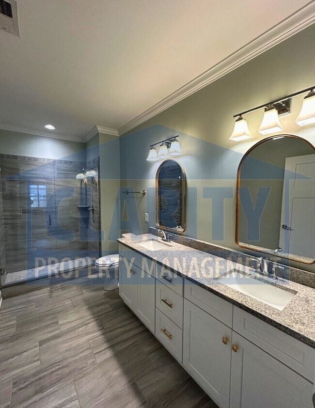 Building Photo - Single-level two bedroom townhome!