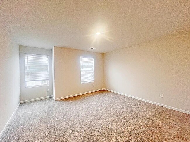 Building Photo - 7 Vine House Dr