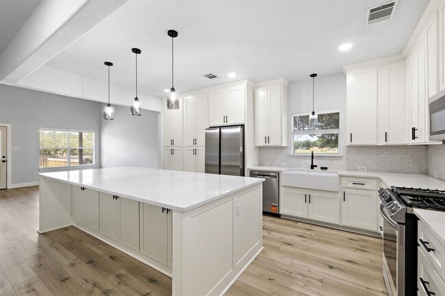 Building Photo - 502 Sherwood Ct