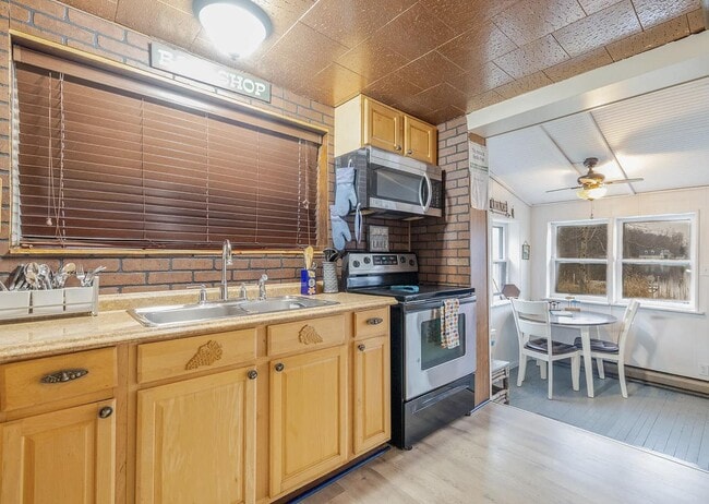 Building Photo - 2555 Melvin Rd