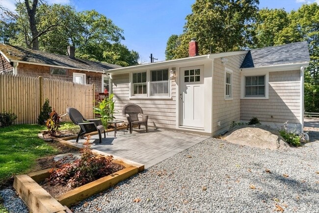 Building Photo - 498 Beechwood St