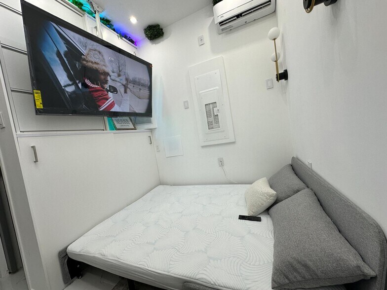 Building Photo - 196 Danforth Ave