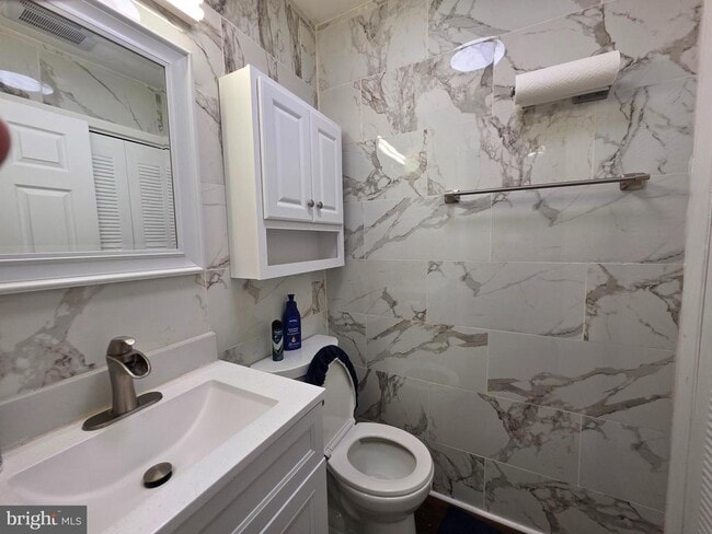 Building Photo - 22 Oyster Bay