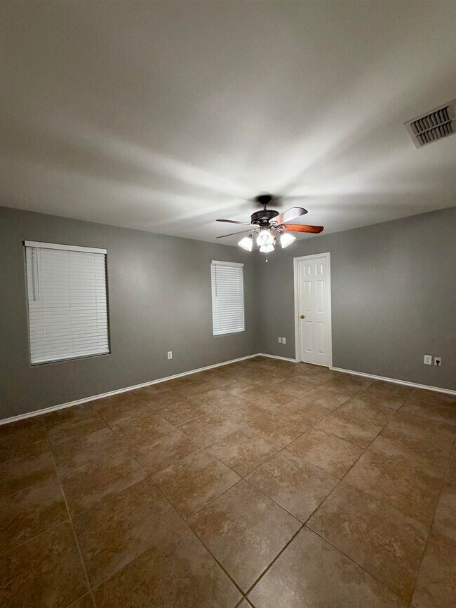 Building Photo - 11111 Revilla Dr