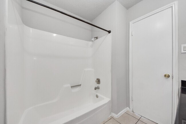 Building Photo - 1911 Hammerwood Dr
