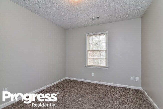 Building Photo - 490 Radio Ct