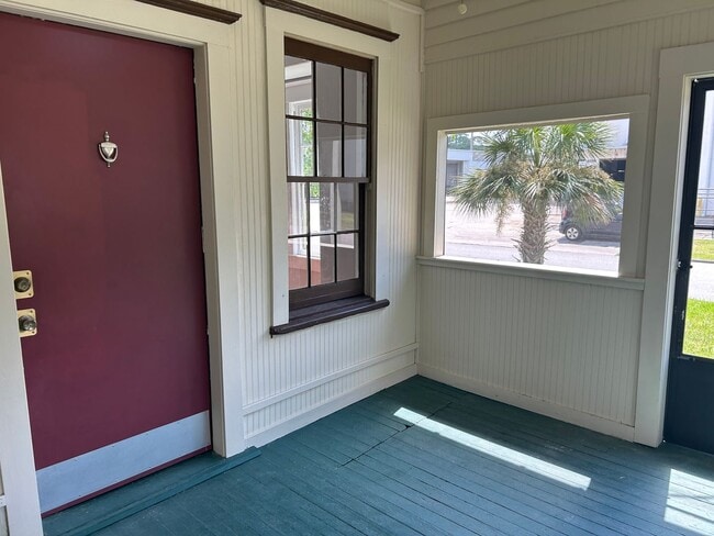 Building Photo - Cozy Newly Renovated Bungalow in Murray Hill!