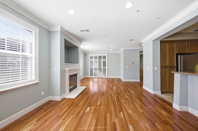 Building Photo - 200 Live Oak Way