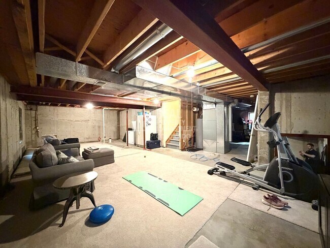 Building Photo - 1408 E Irwin Ln