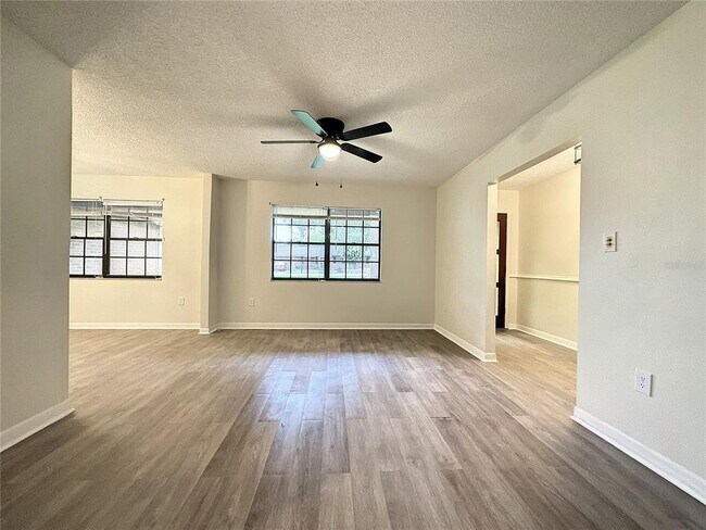 Building Photo - 722 W Alamo Dr