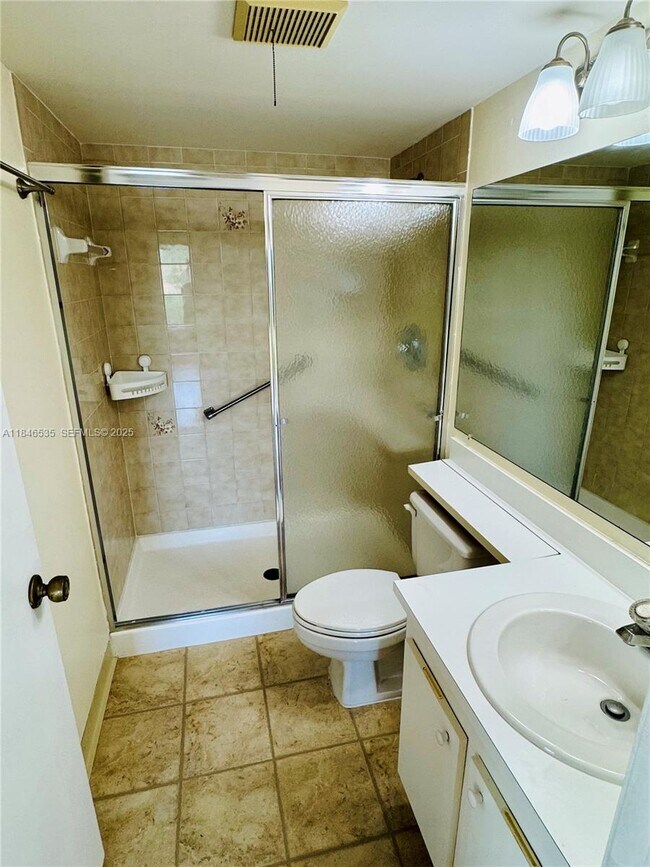 Building Photo - 806 Sky Pine Way