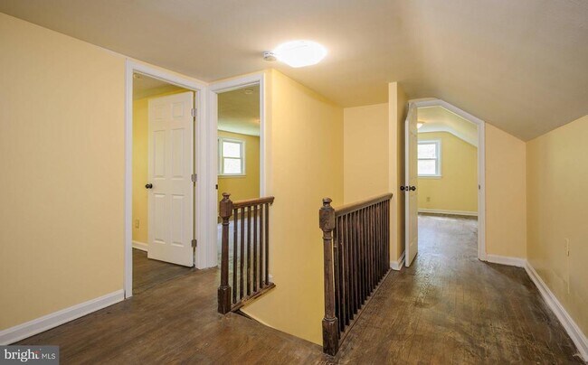 Building Photo - 6007 Bradley Ln