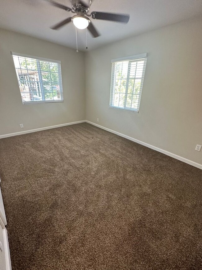 Building Photo - 2713 Karen Pl