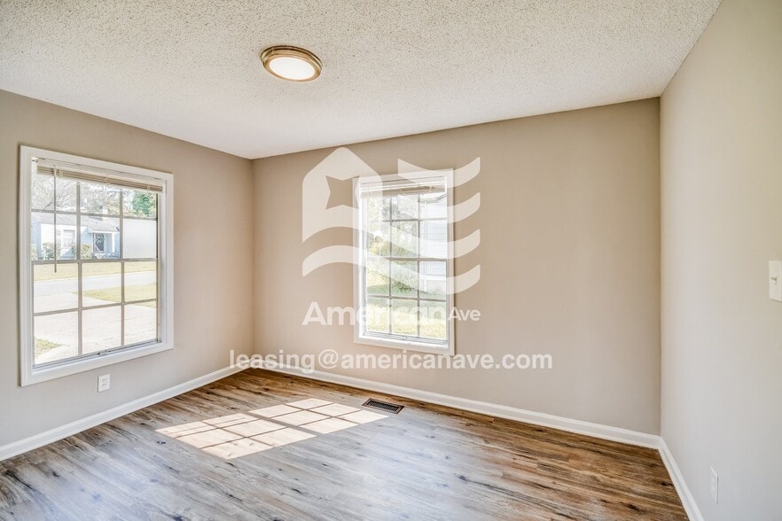 Building Photo - 28 Springbrook Cir