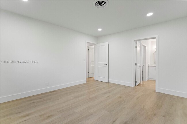 Building Photo - 5401 Fillmore St