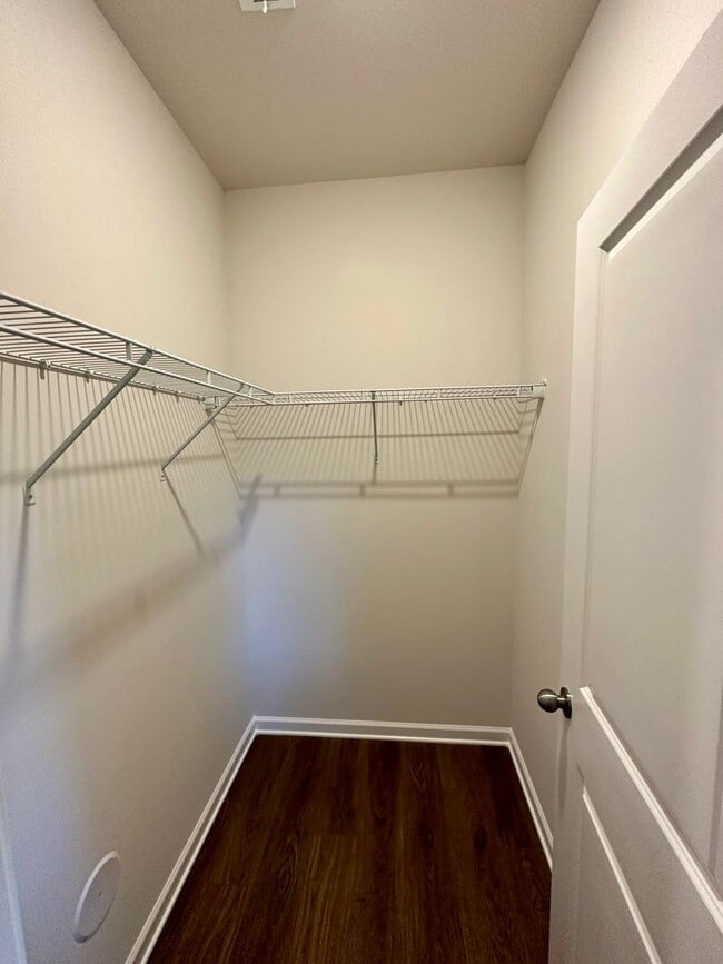 Building Photo - Elegant Townhome located in Ballantyne!