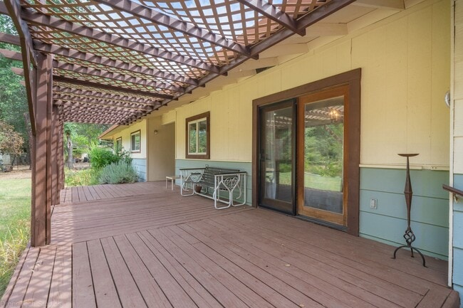 Building Photo - Central location in country setting! In law unit attached to house! MUST SEE!