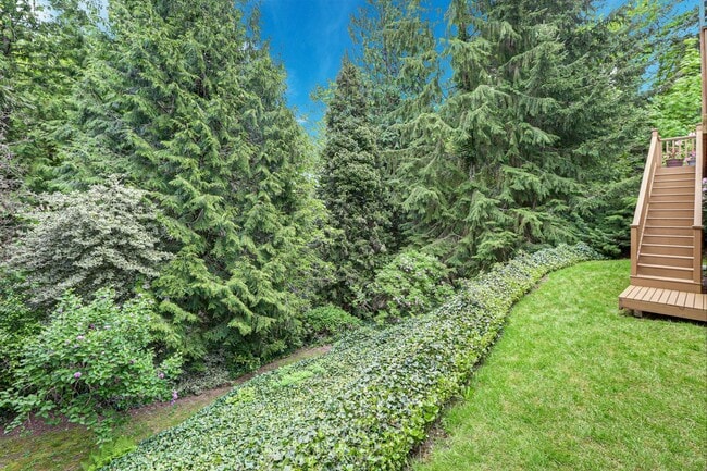 Building Photo - 5bd/2.5ba Bellevue Home