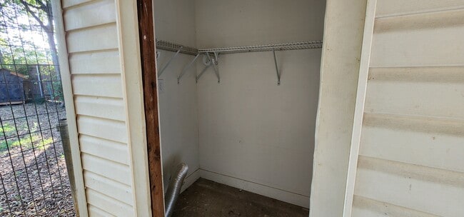 Building Photo - 117 Austin St